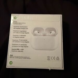 Apple AirPods with Wireless Charging Case